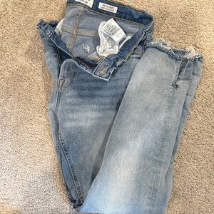 Kensie Light Blue Cropped Jeans